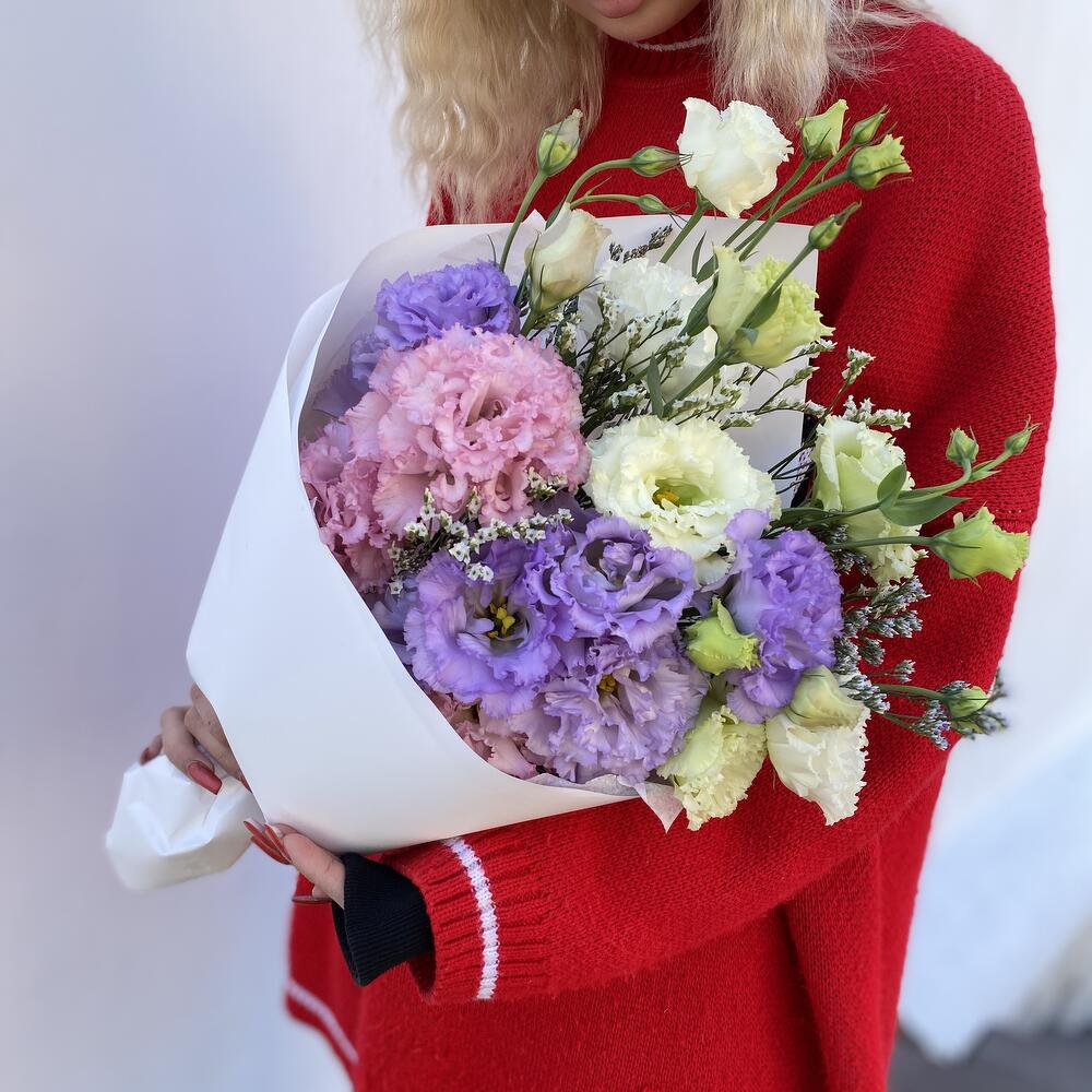 Букет-кулек 💐 махровая эустома и лимониум