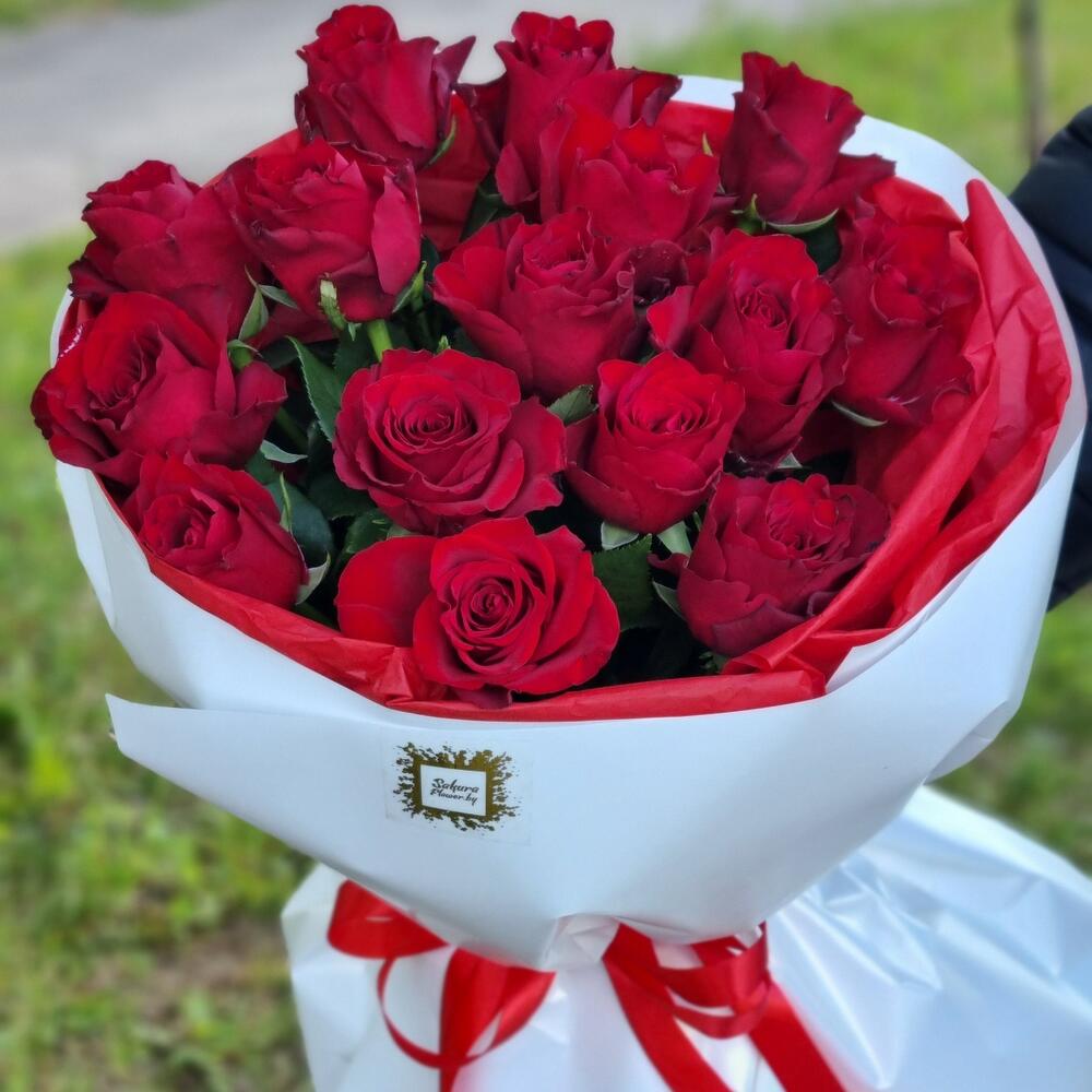 Родос. Букет из красной розы