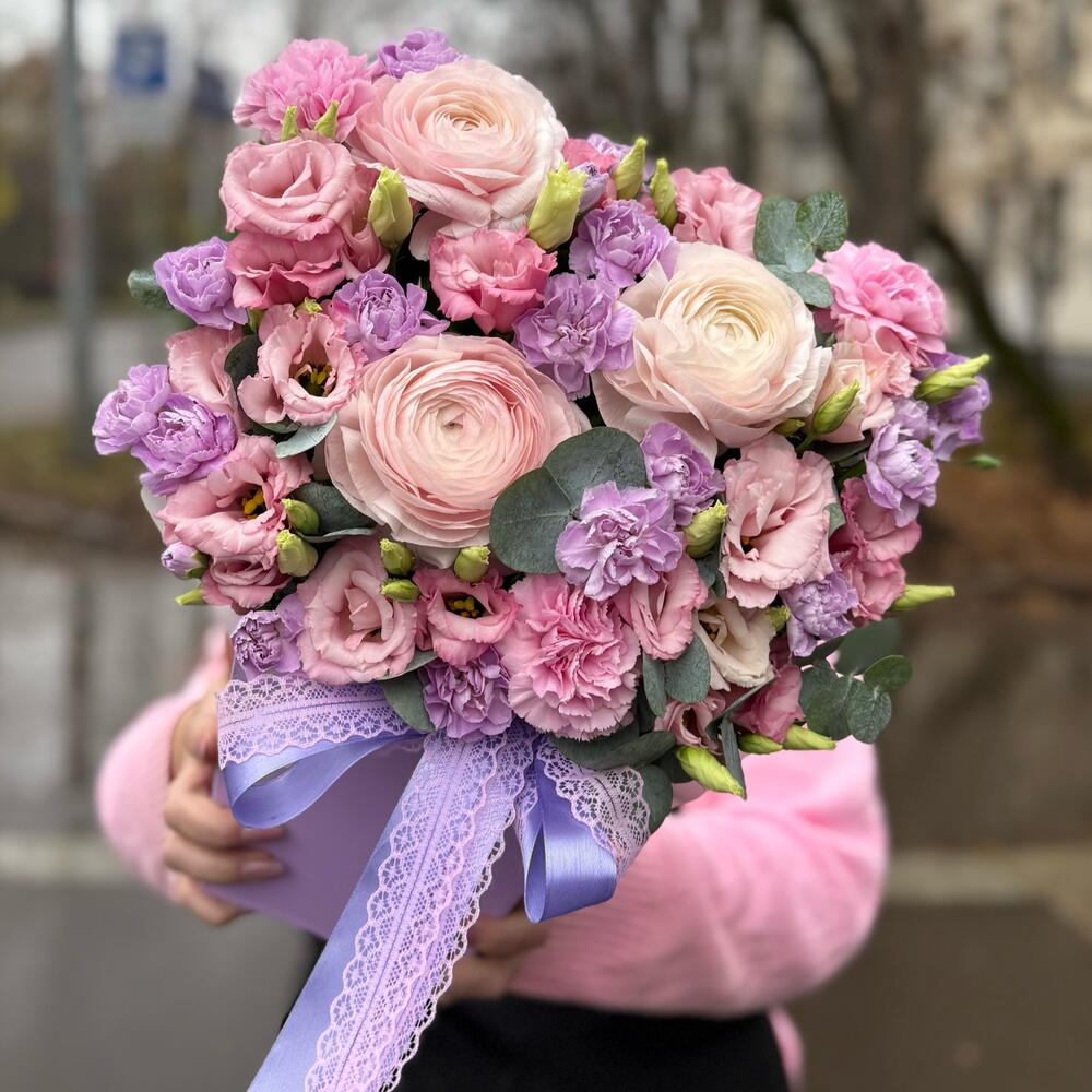 Баблгам 💜ранункулюсы , эустома , диантусы в стильной коробке