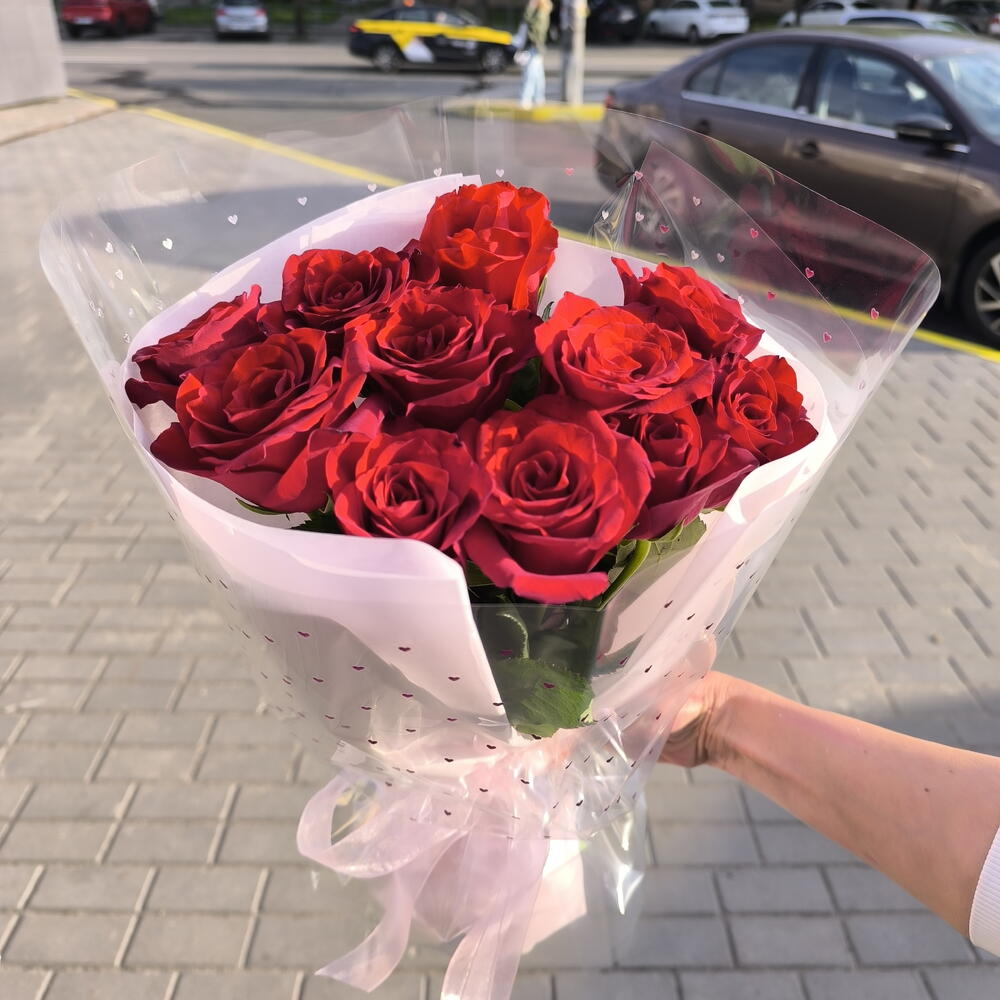 11 красных роз