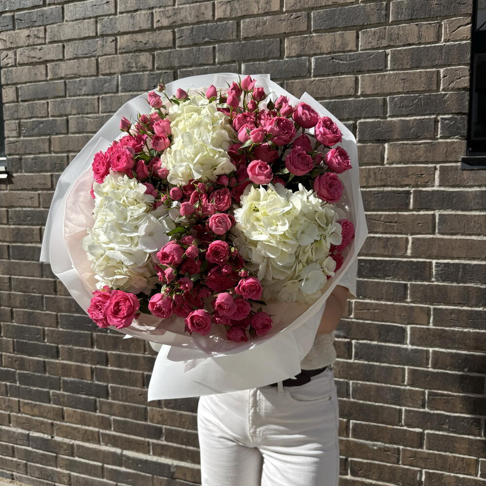 A huge bouquet of spray roses and hydrangea