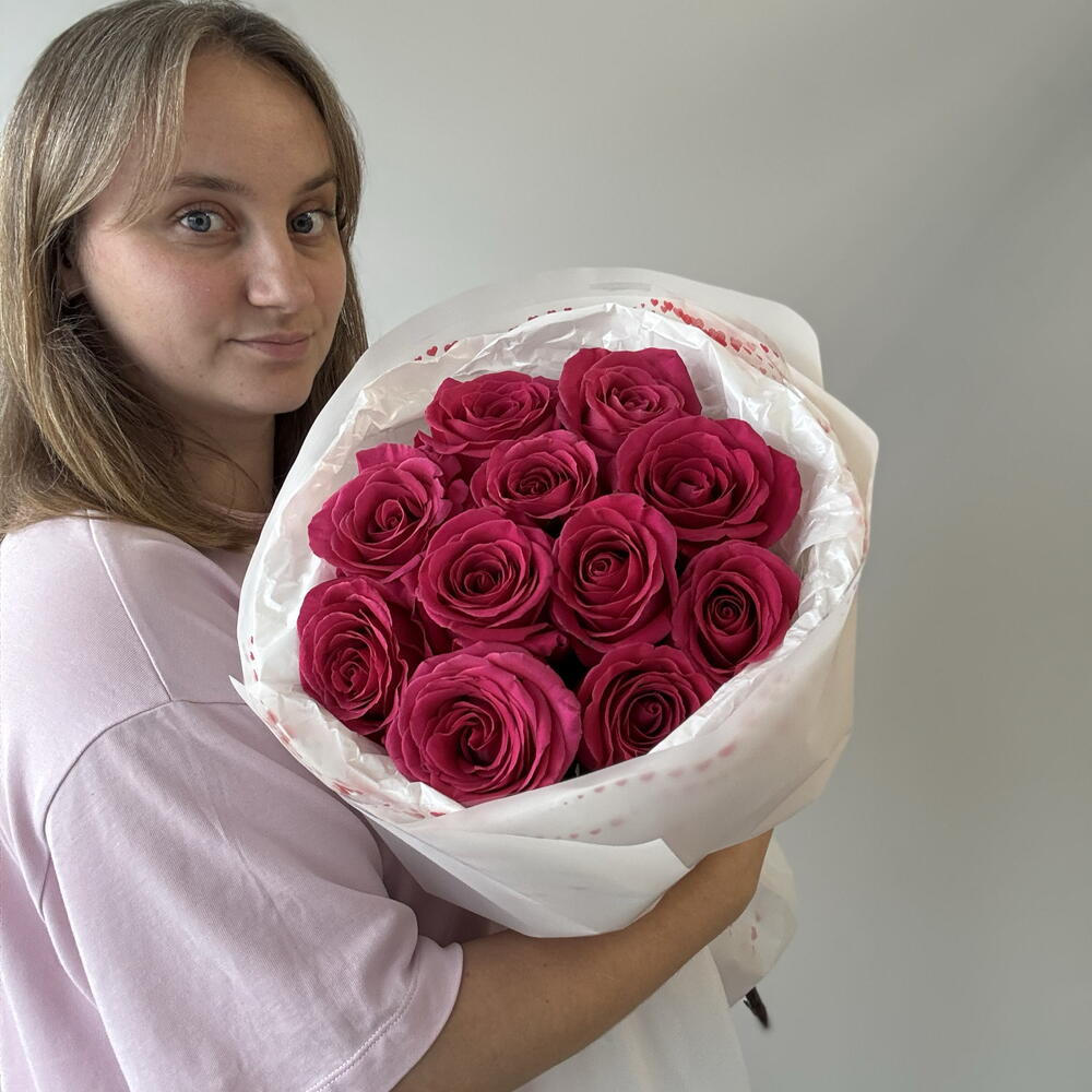 Букет из малиновых роз Эквадор 60 см (большой бутон) ️