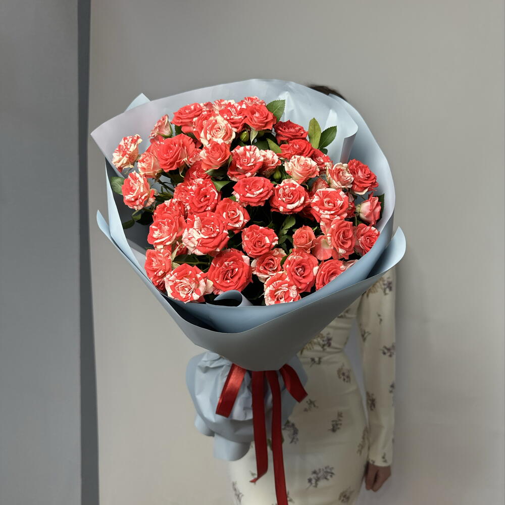 - Кустовых роз букет 💐