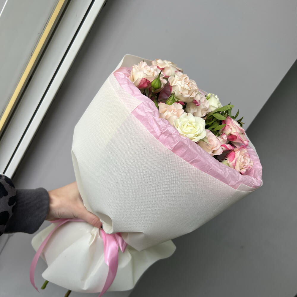 Букет из кустовых роз
