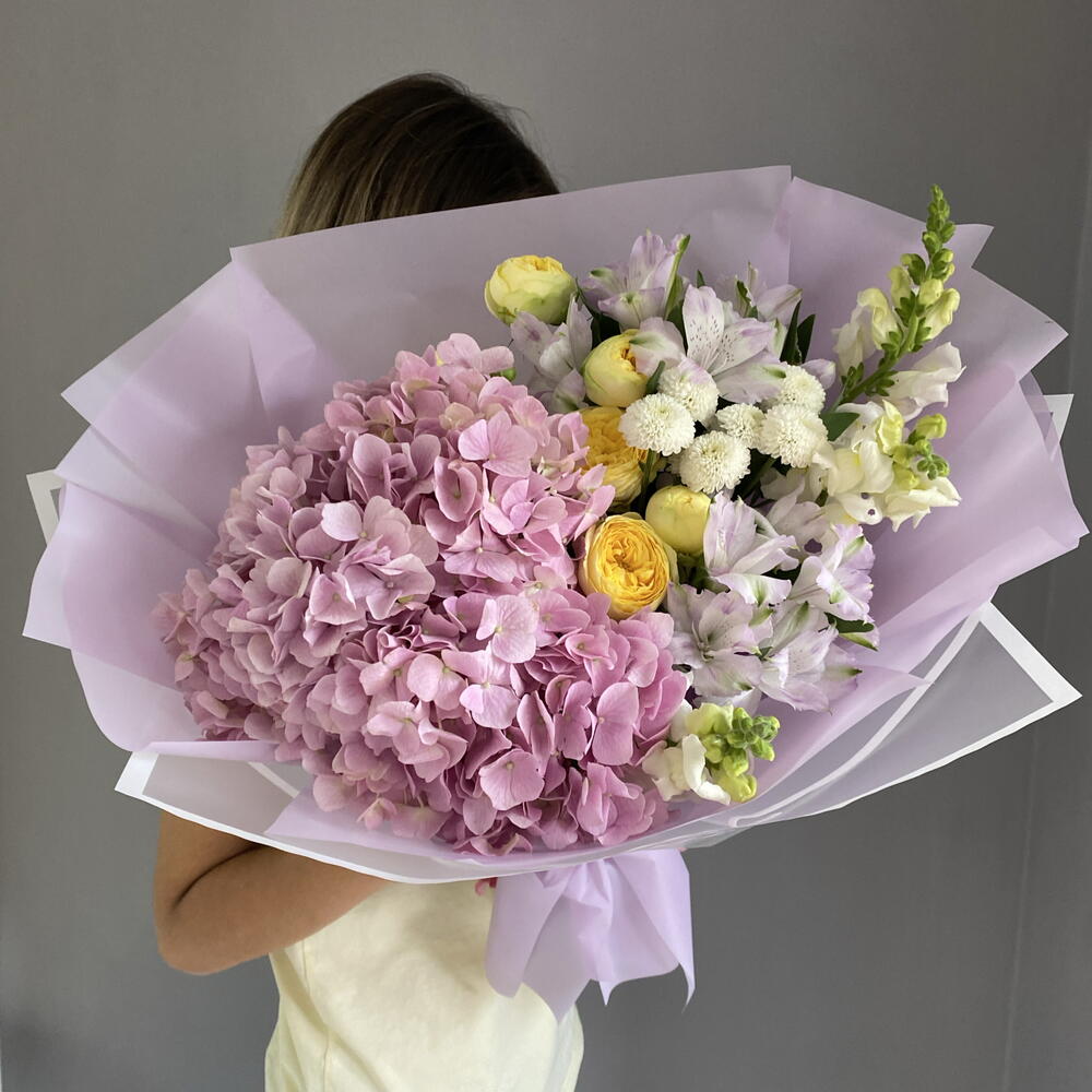 Букет с крупной гортензией,антирринумом,пионовидными розами 🌸