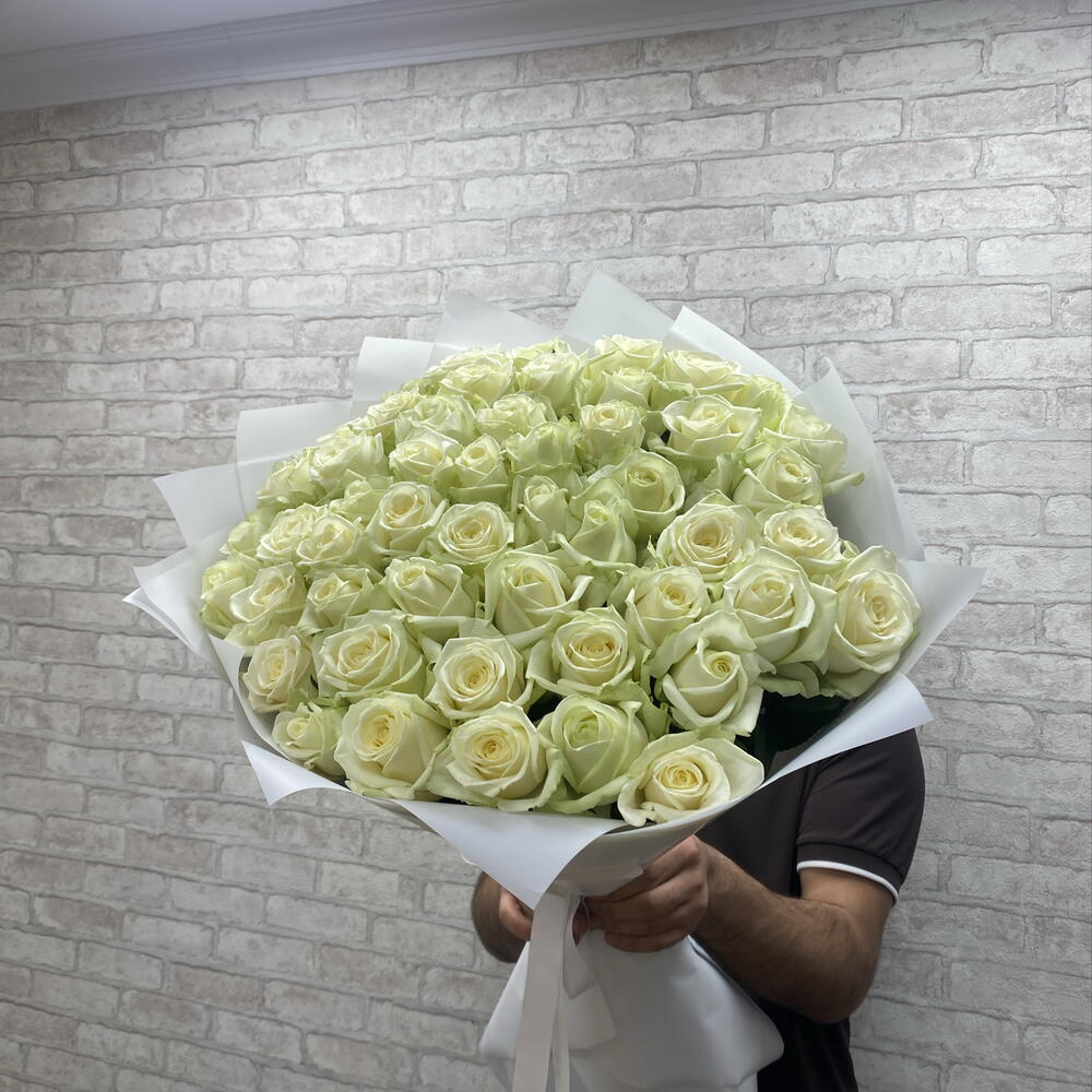 Белые розы 🥰🥰🥰