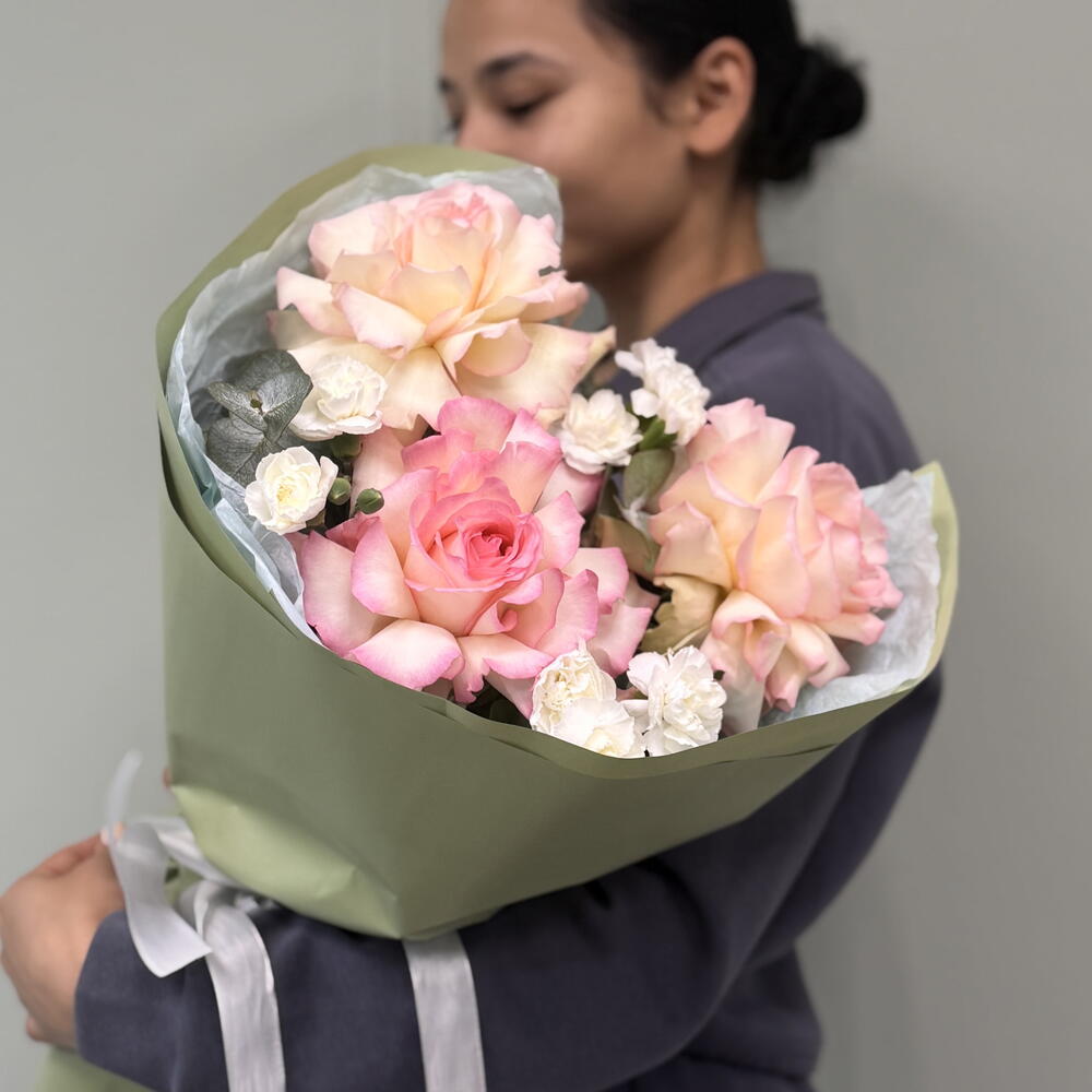 Авторский букет из французских роз и диантусов💐