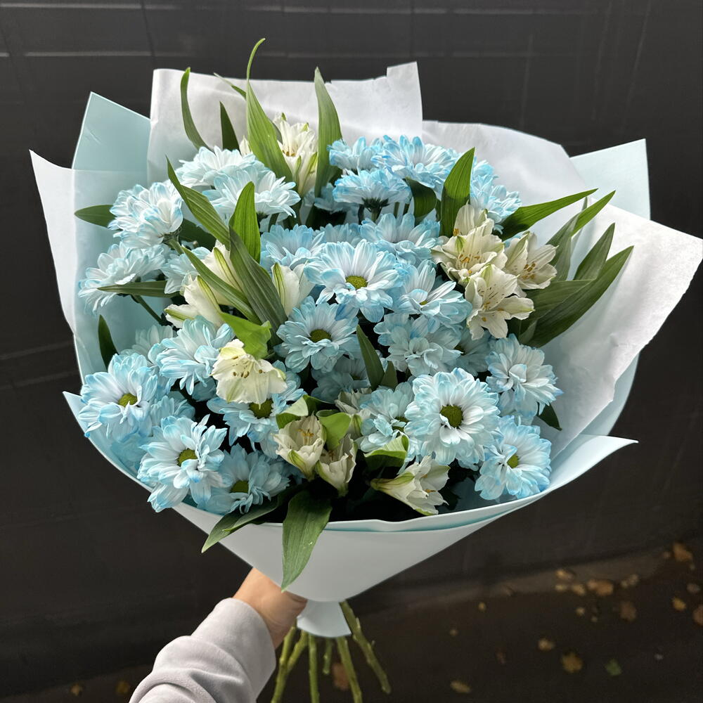Букет комплимент Голубых хризантем и альстромерии