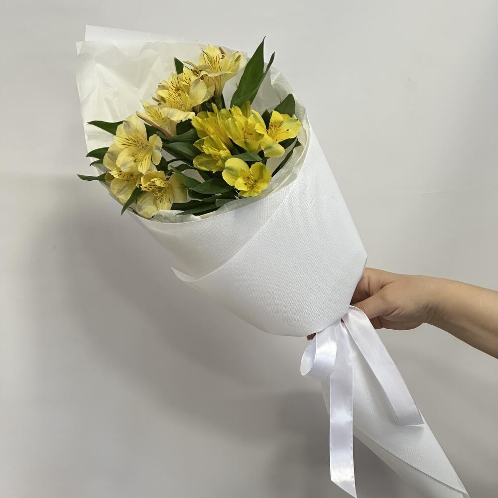 Желтая альстромерия 3 шт