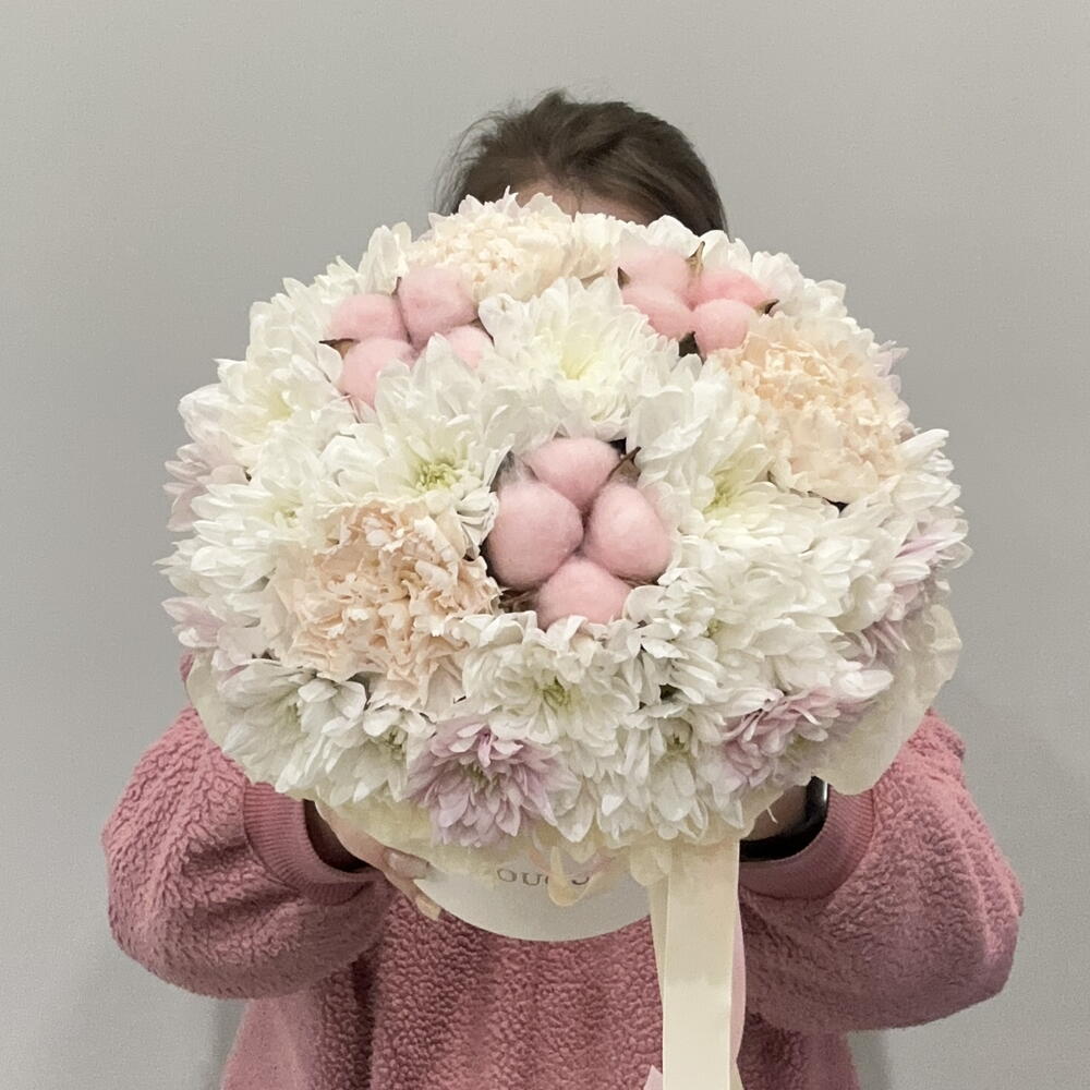 Цветочная композиция в шляпной коробке 🌸