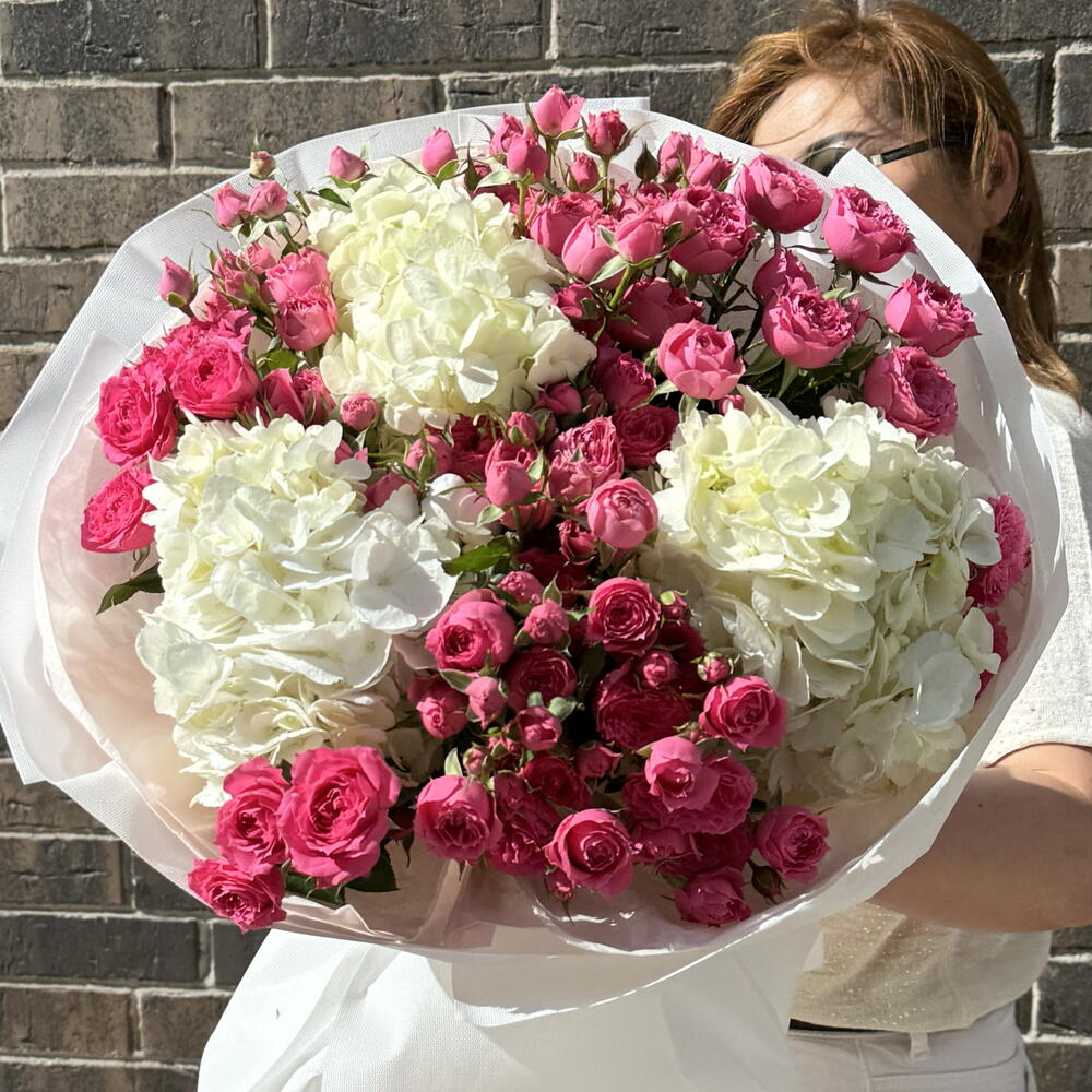 A huge bouquet of spray roses and hydrangea