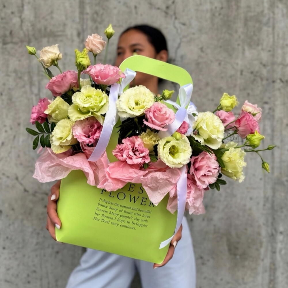 Композиция зелёное сочетание🩷💚 "яркая нежность" из эустом/лизиантусов