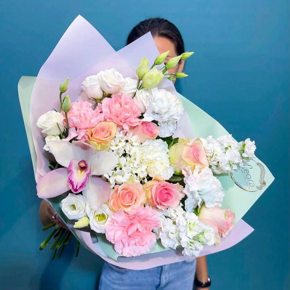 Букет Орхидеи и розы Всегда прекрасный. Авторский букет 564. Leoraflowers