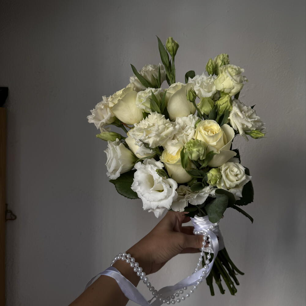 AlexFlower Wedding: букет Невесты из Нежной Эустомы, роз и бус