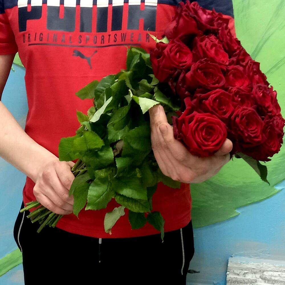 Роза Red Naomi