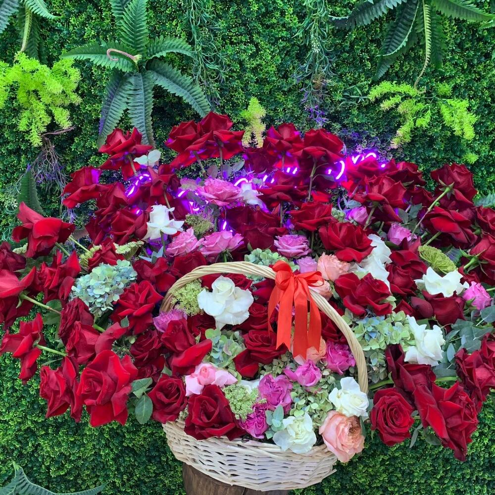 Flower basket of 75 roses