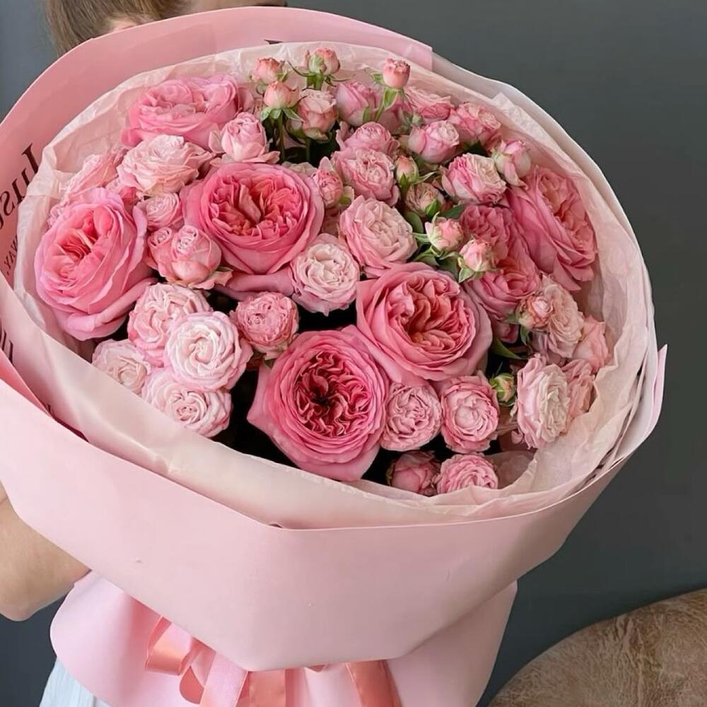 Букет пионовидных роз Пинк и кустовых роз «Розовый десерт 🌷»