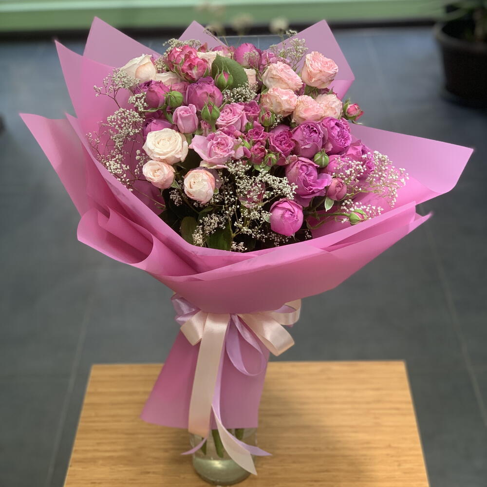 Fifteen spray roses