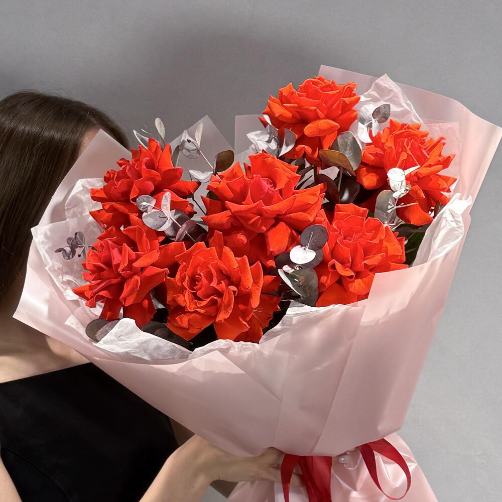 Букет ажурных красных роз 7 шт
