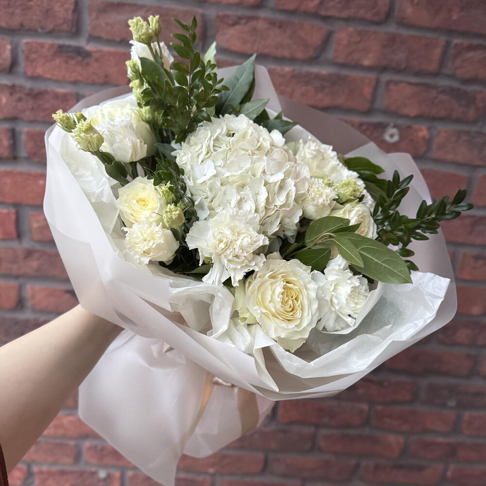 WHITE с гортензией