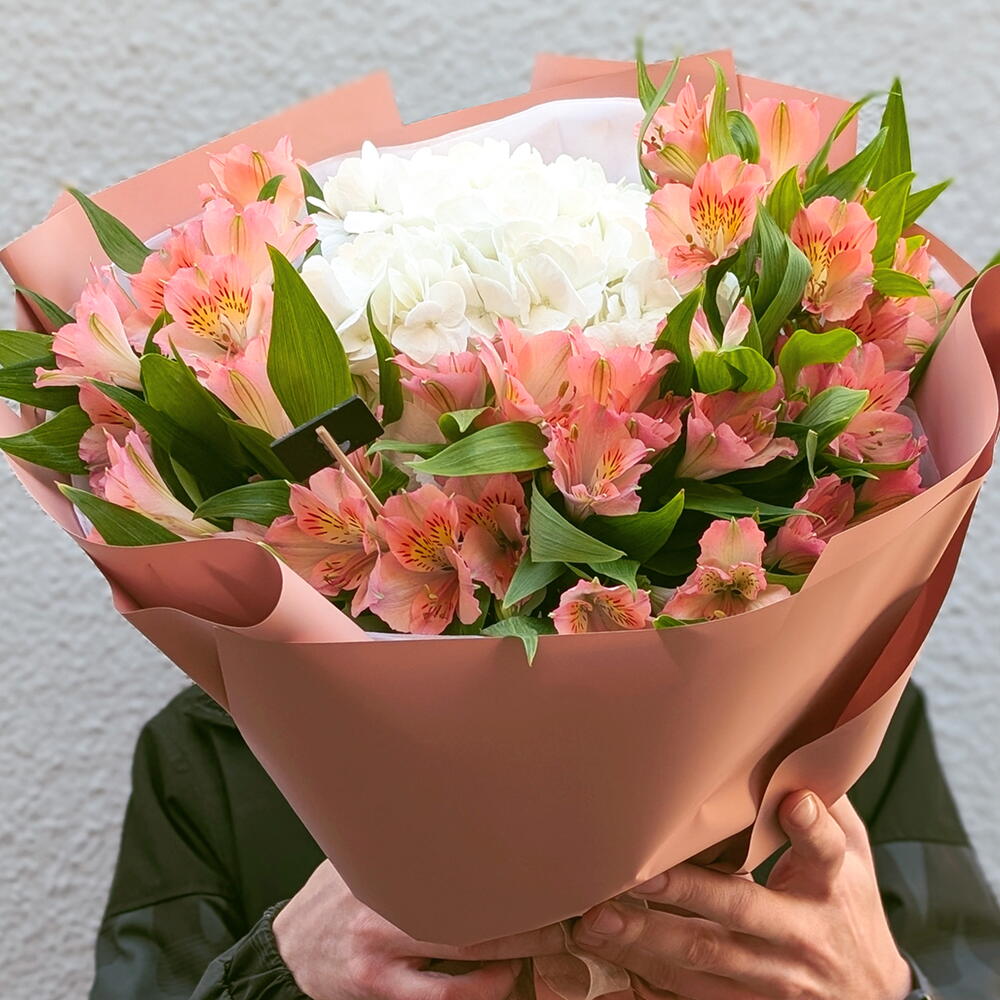 White hydrangea and alstroemeria