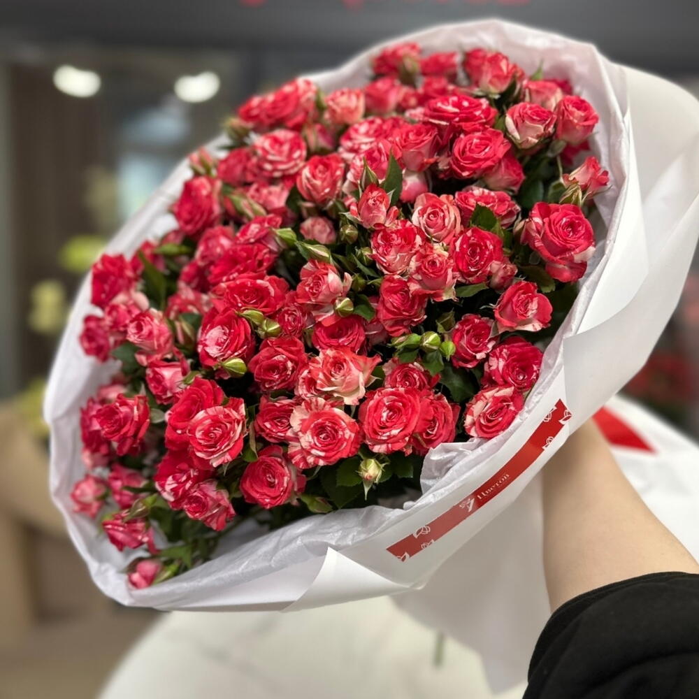 Букет 19 кустовых роз Фаер Ворк