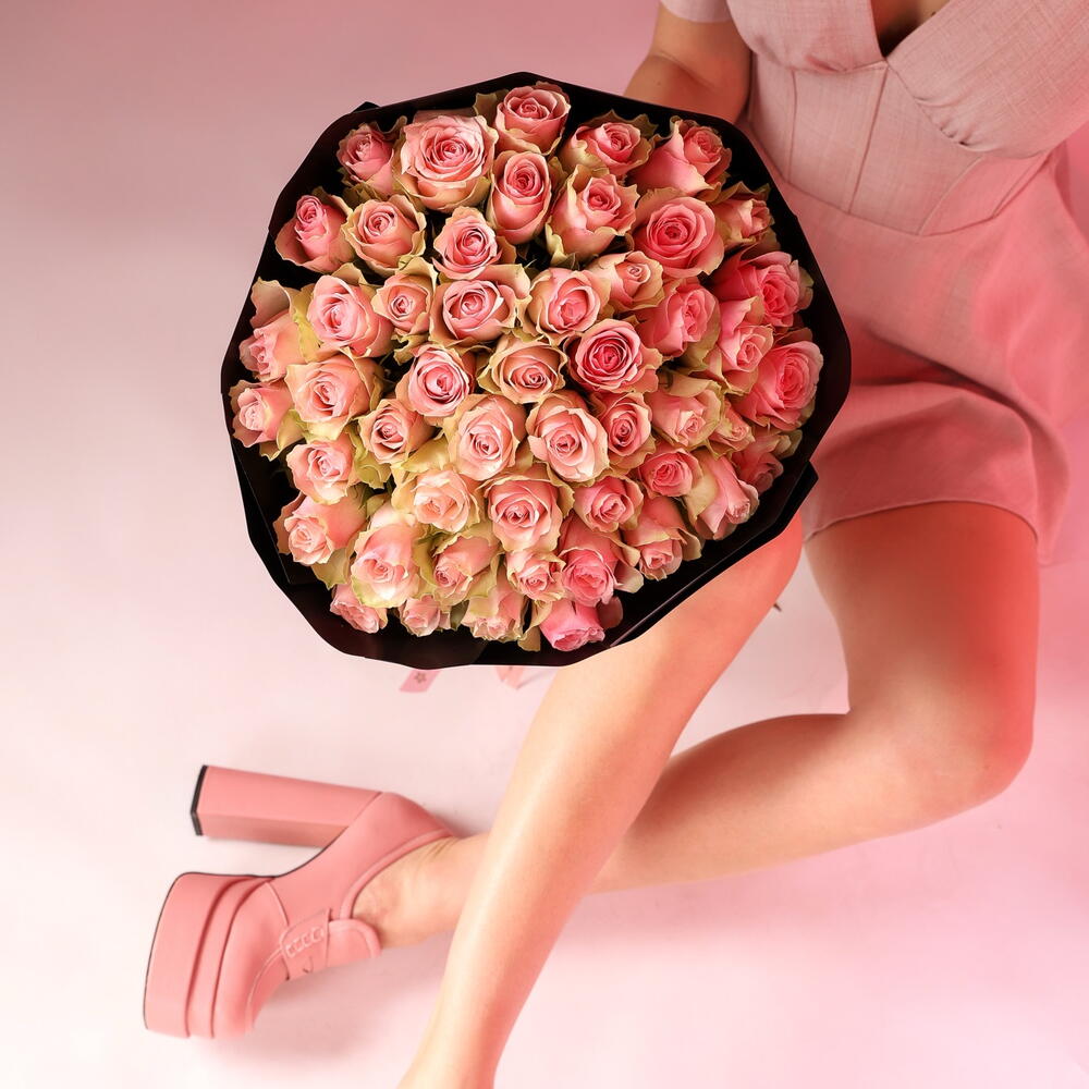 51 розовая роза Кения 40см в черной PREMIUM упаковке