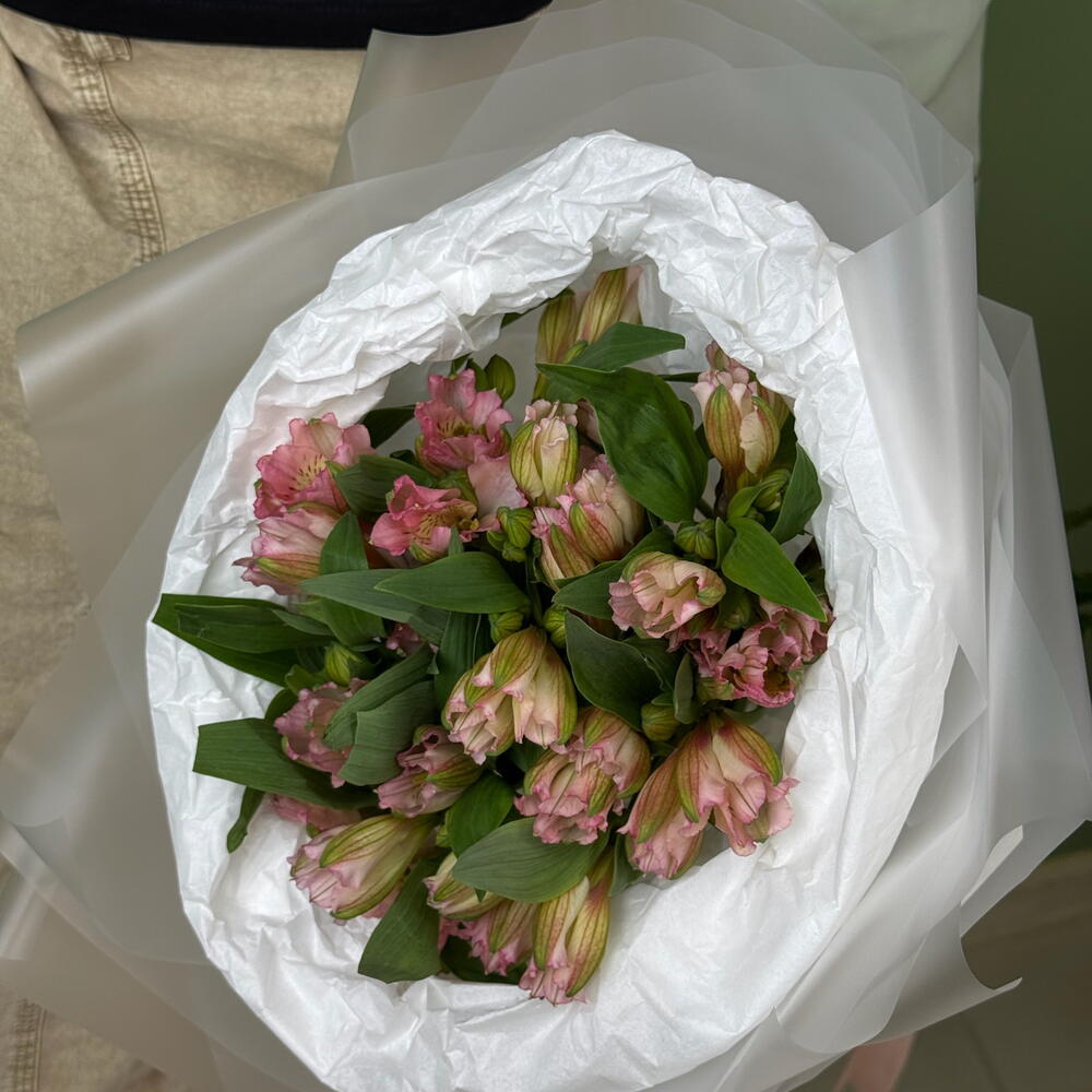 Розовое кружево