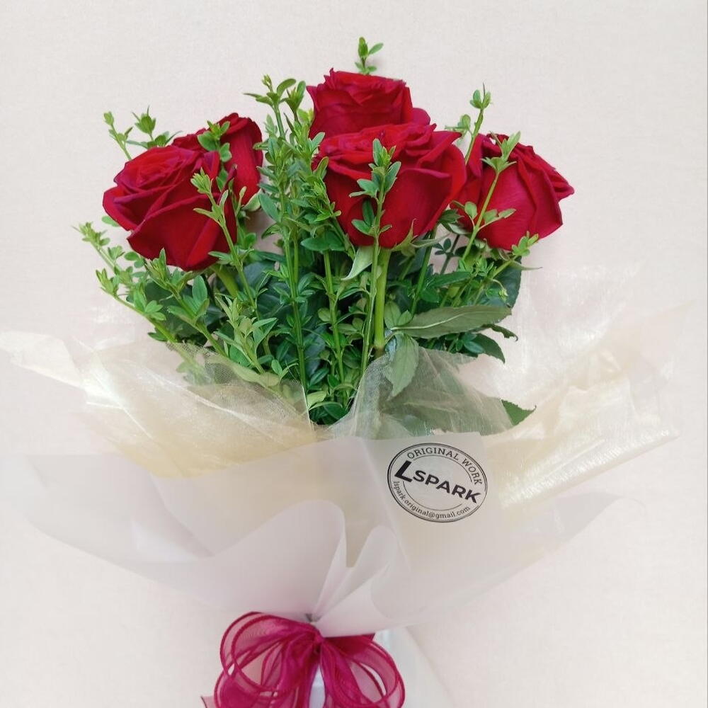 Elegant 5 Holland Roses