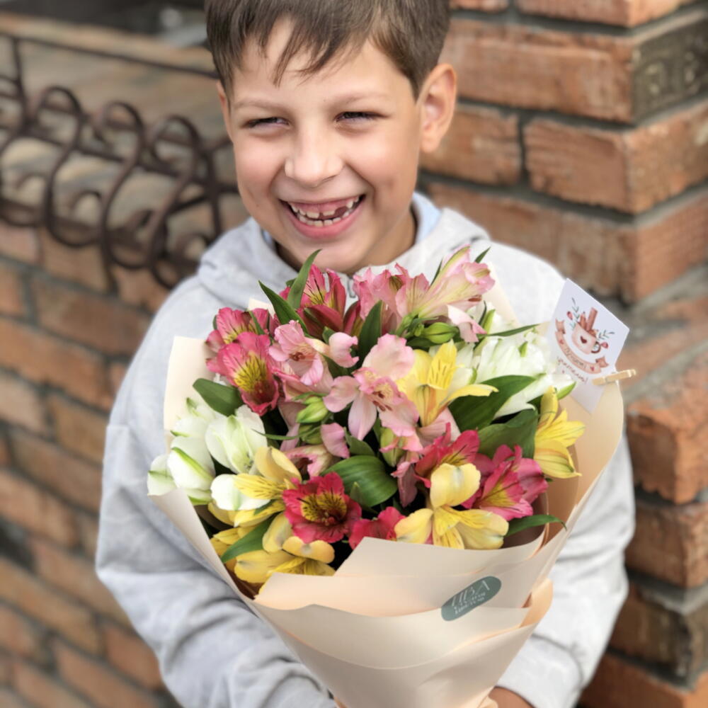 Альстромерии стойкий букет ко Дню знаний️ 🍁1 сентября