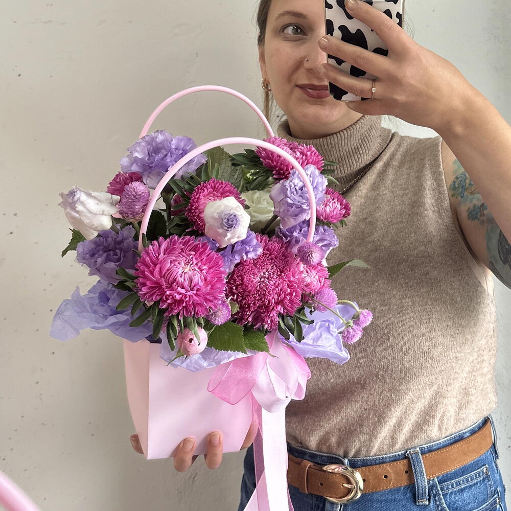 Сумочка с астрами и эустомой 💗💜