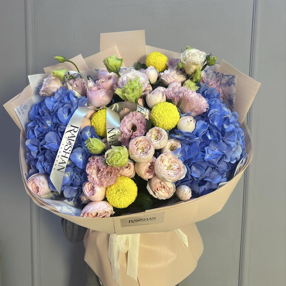 Bright gorgeous bouquet