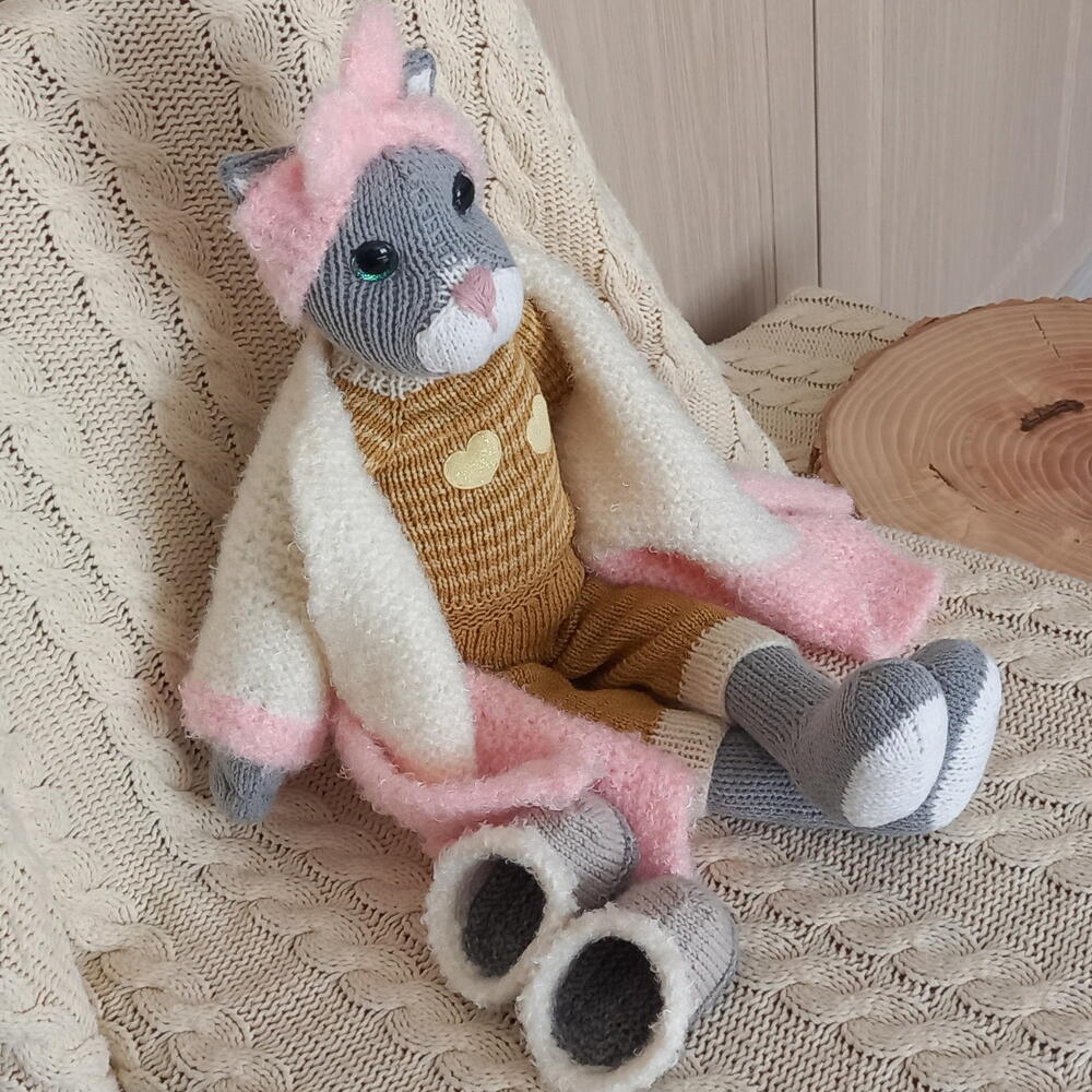 Кошечка Дина