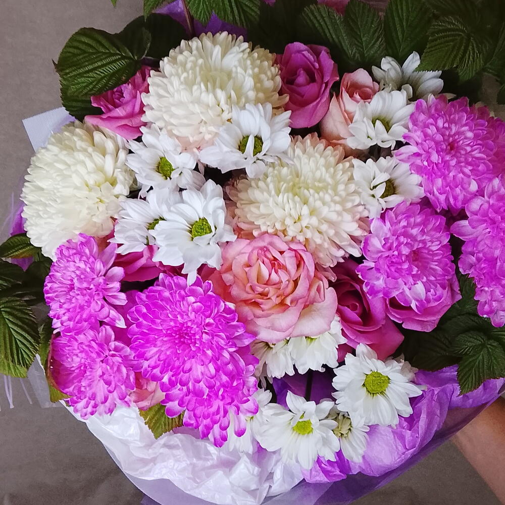 Хризантемы с малиной