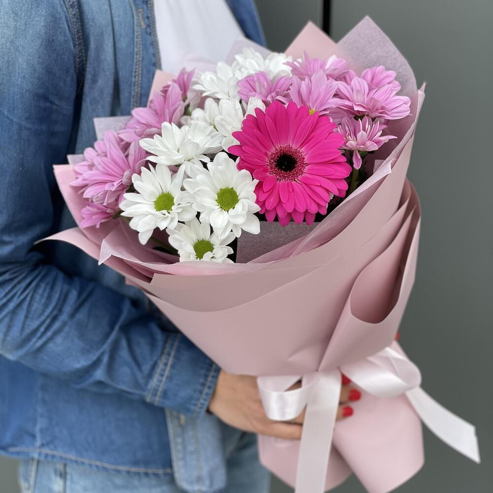 Bouquet of Summer memories made of chrysanthemum and gerbera