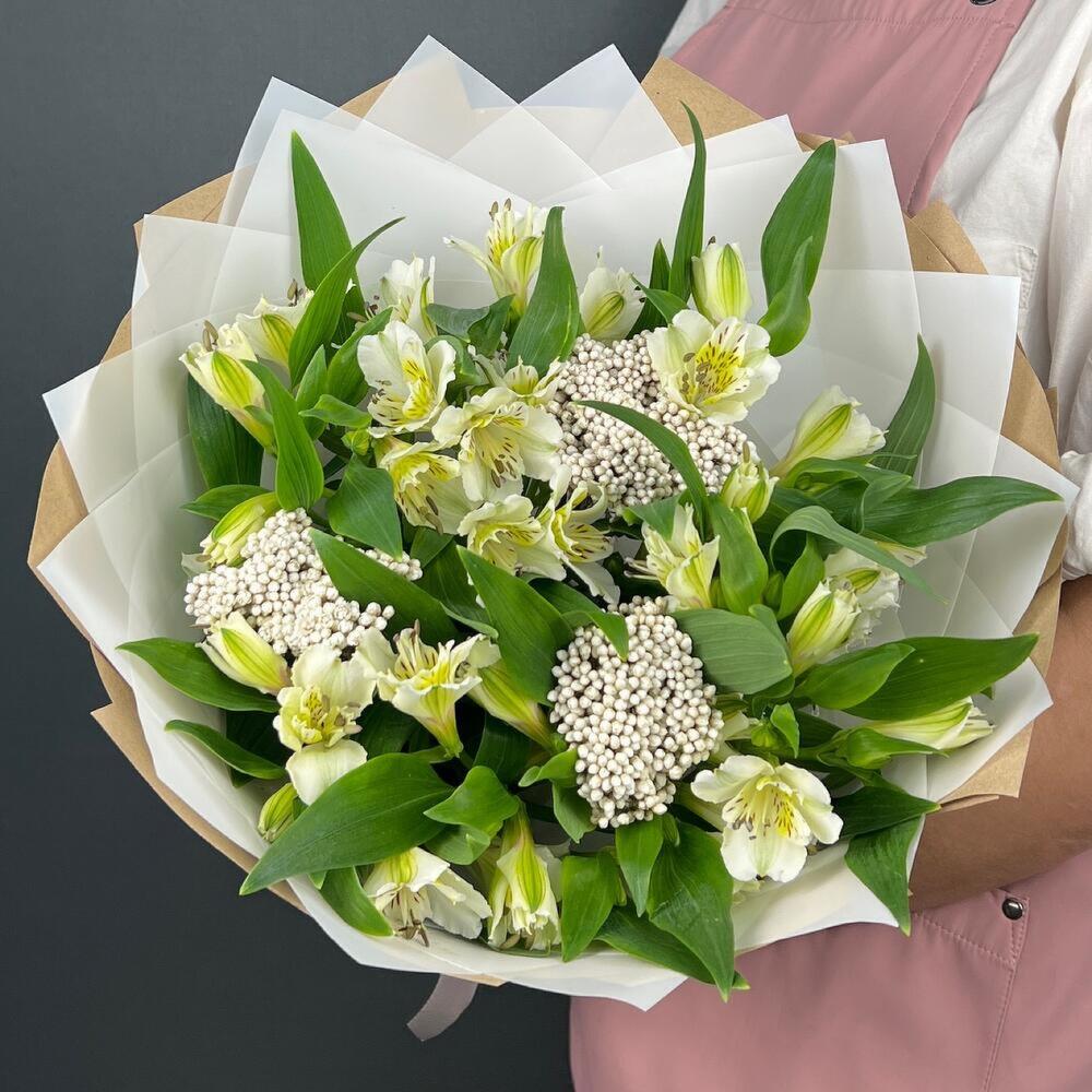 Букет цветов. Белая Альстромерия 9 шт. и белый Озотамнус