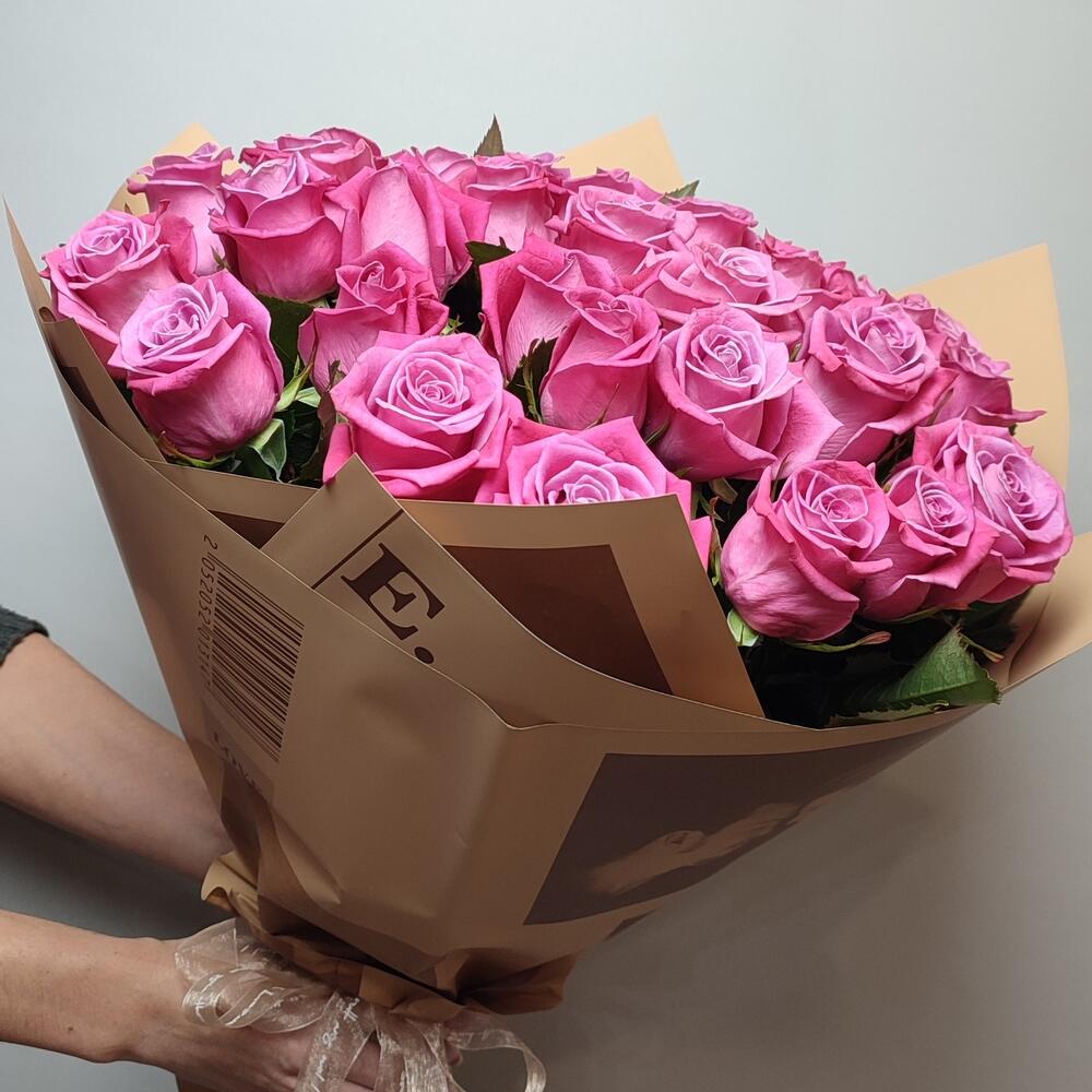 35 розовых роз