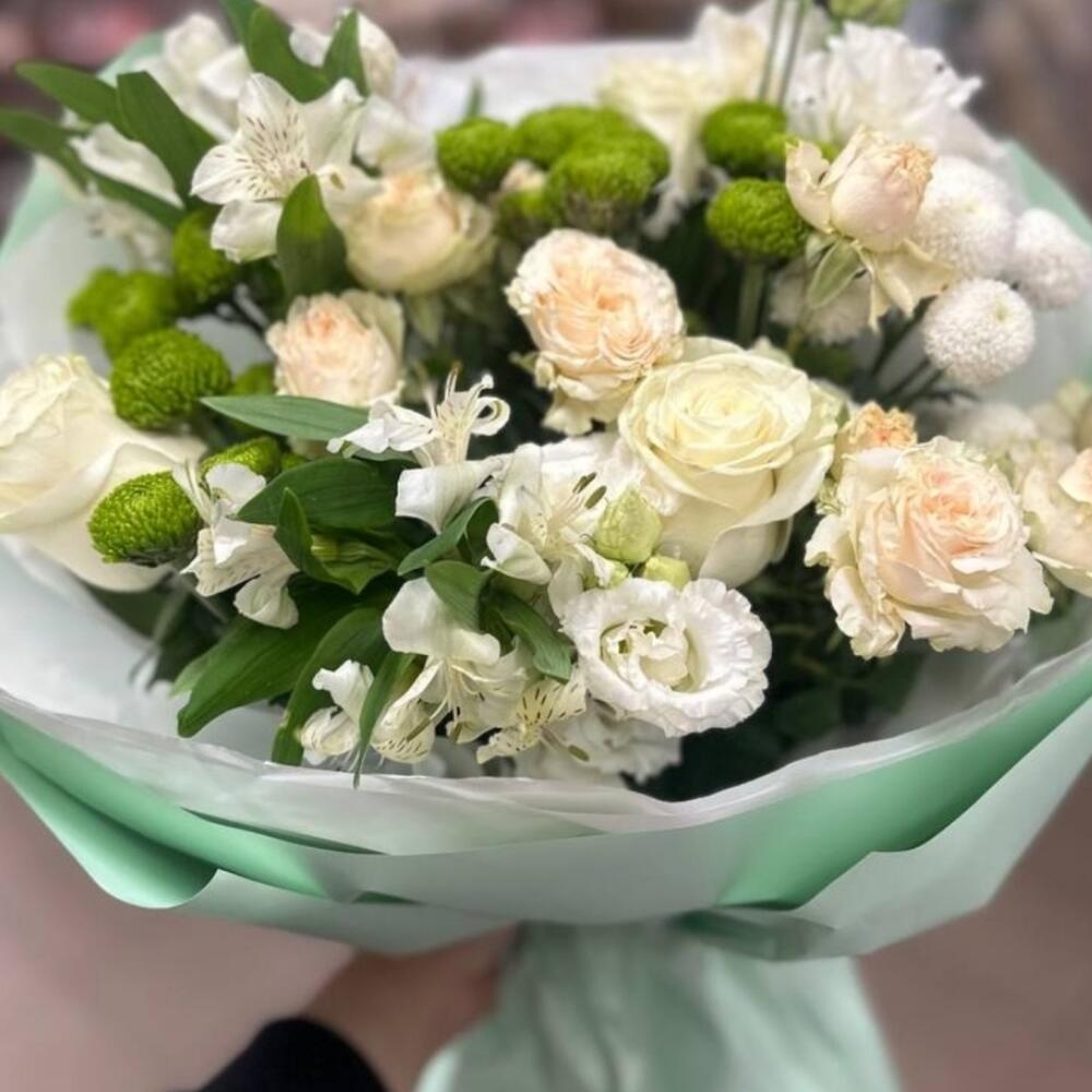 Фисташка из кустовых роз, эустомы, альстромерии, код грина