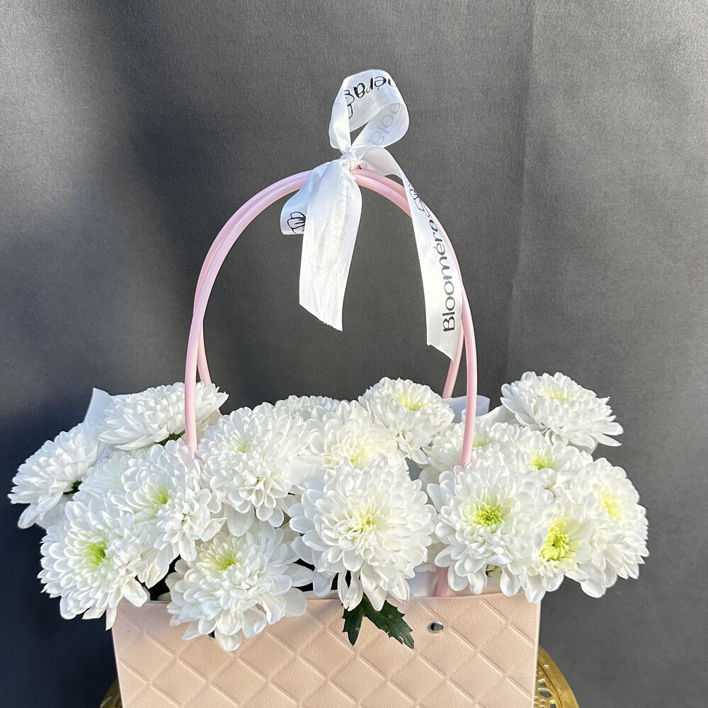 Purse with spray chrysanthemums
