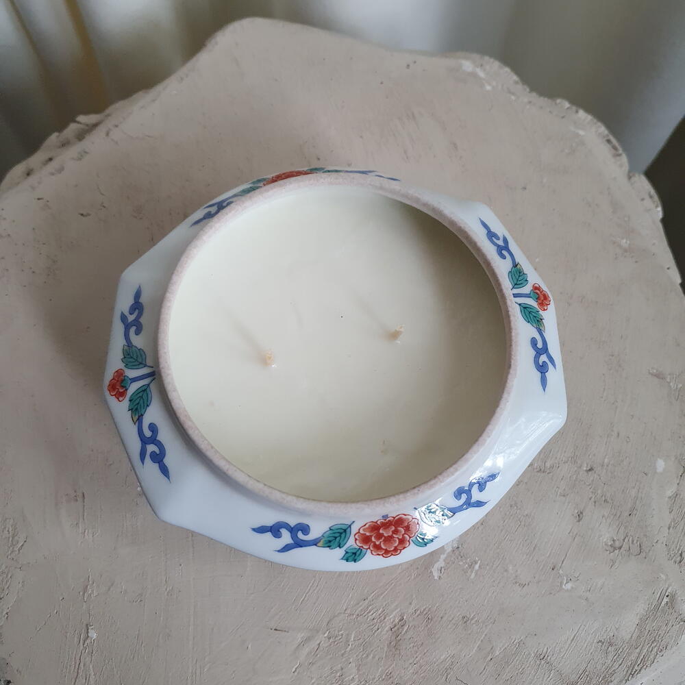 Свеча с ласточками мимоза
