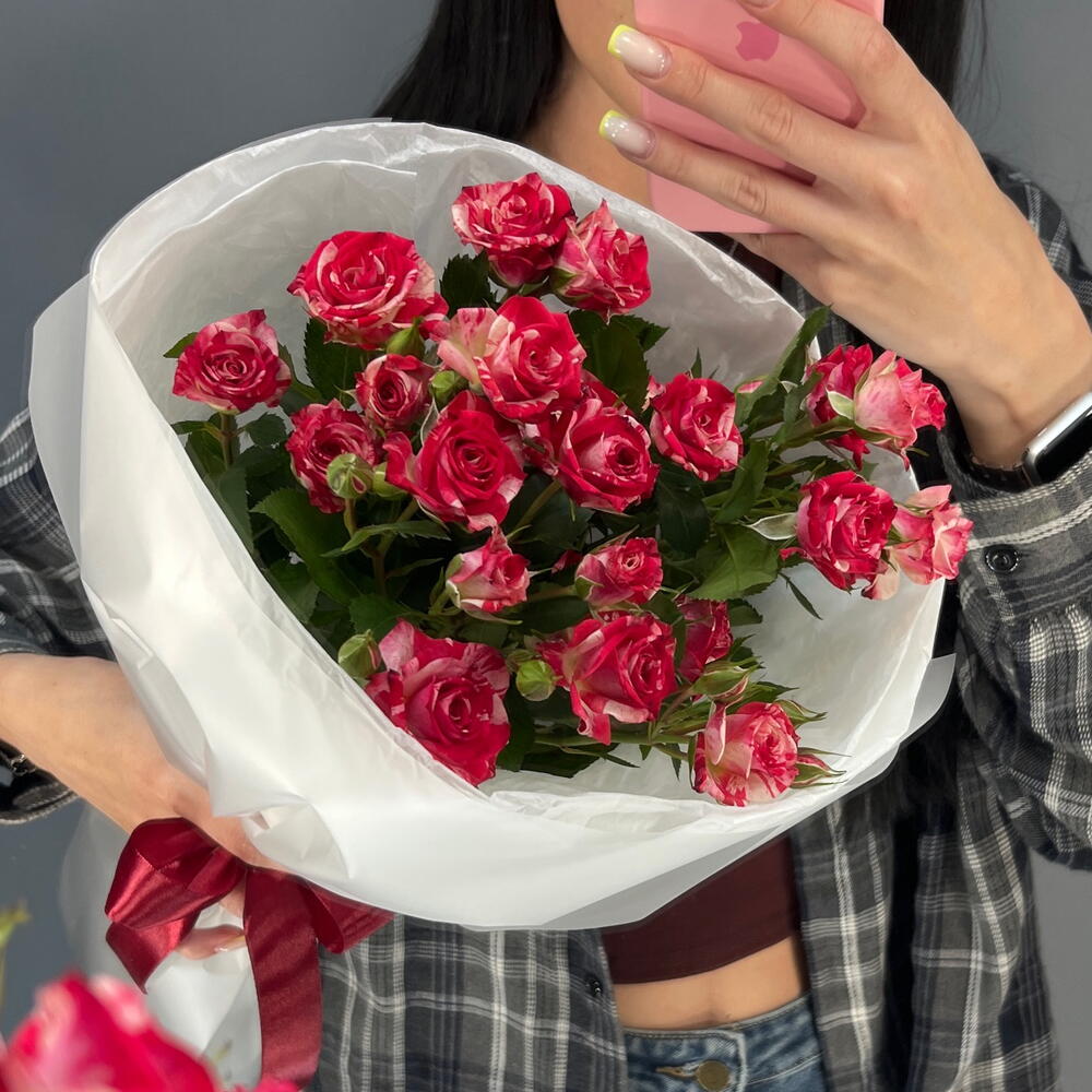 ОХАПКА ИЗ 3 КУСТОВЫХ РОЗ