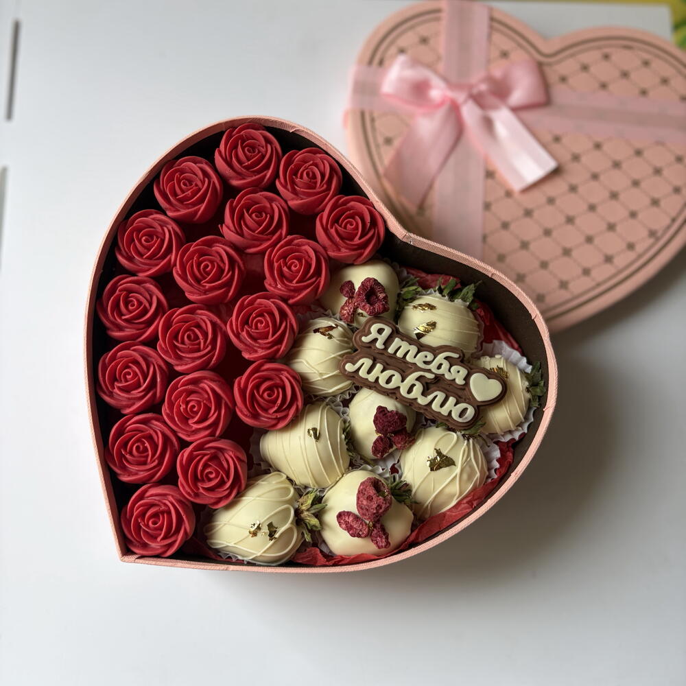 Клубника и розы