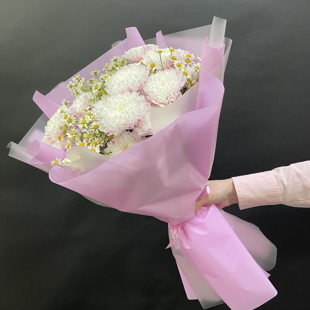 Букет из ромашки и кустовых хризантем и, нежный, романтичный. Цветы на день семьи