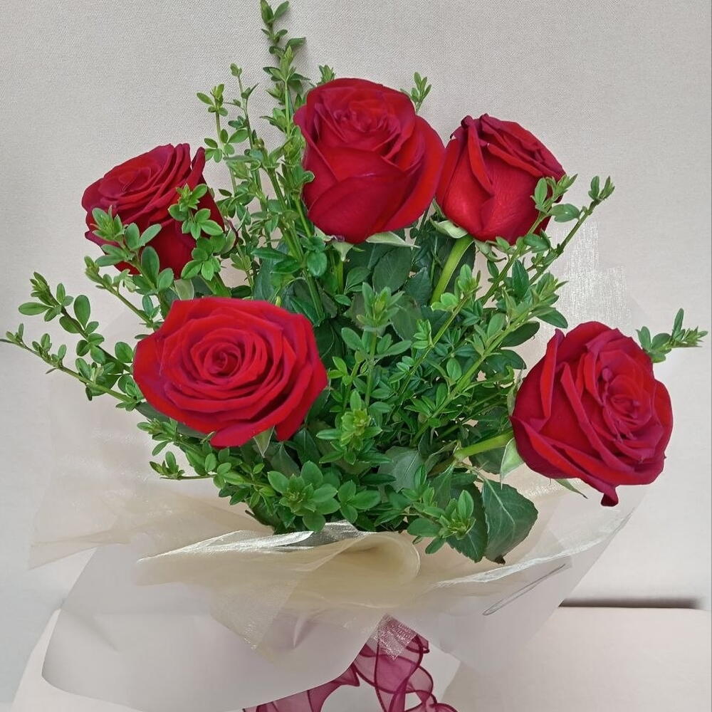 Elegant 5 Holland Roses