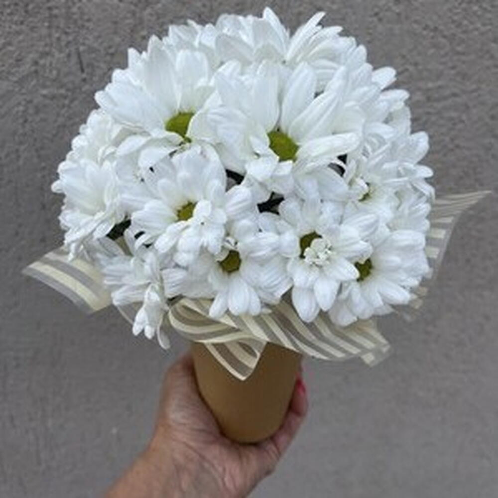 Стакан с ромашками