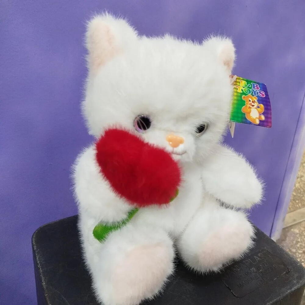 Кот белый