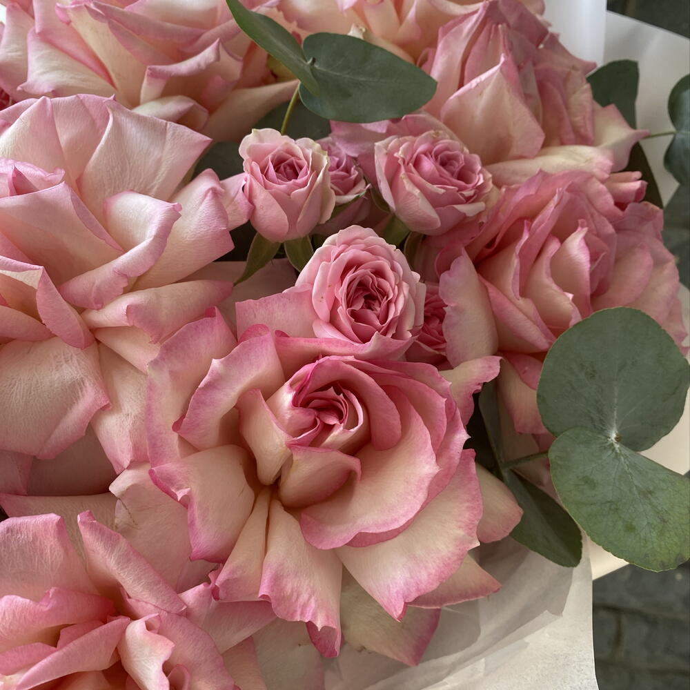 Букет «Розовое облако» из французских и кустовых роз 🌸🩷
