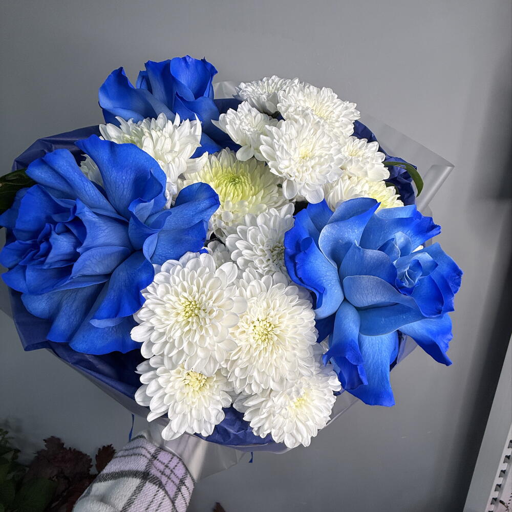 Букет с синими розами