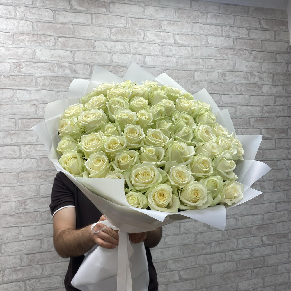 Белые розы 🥰🥰🥰