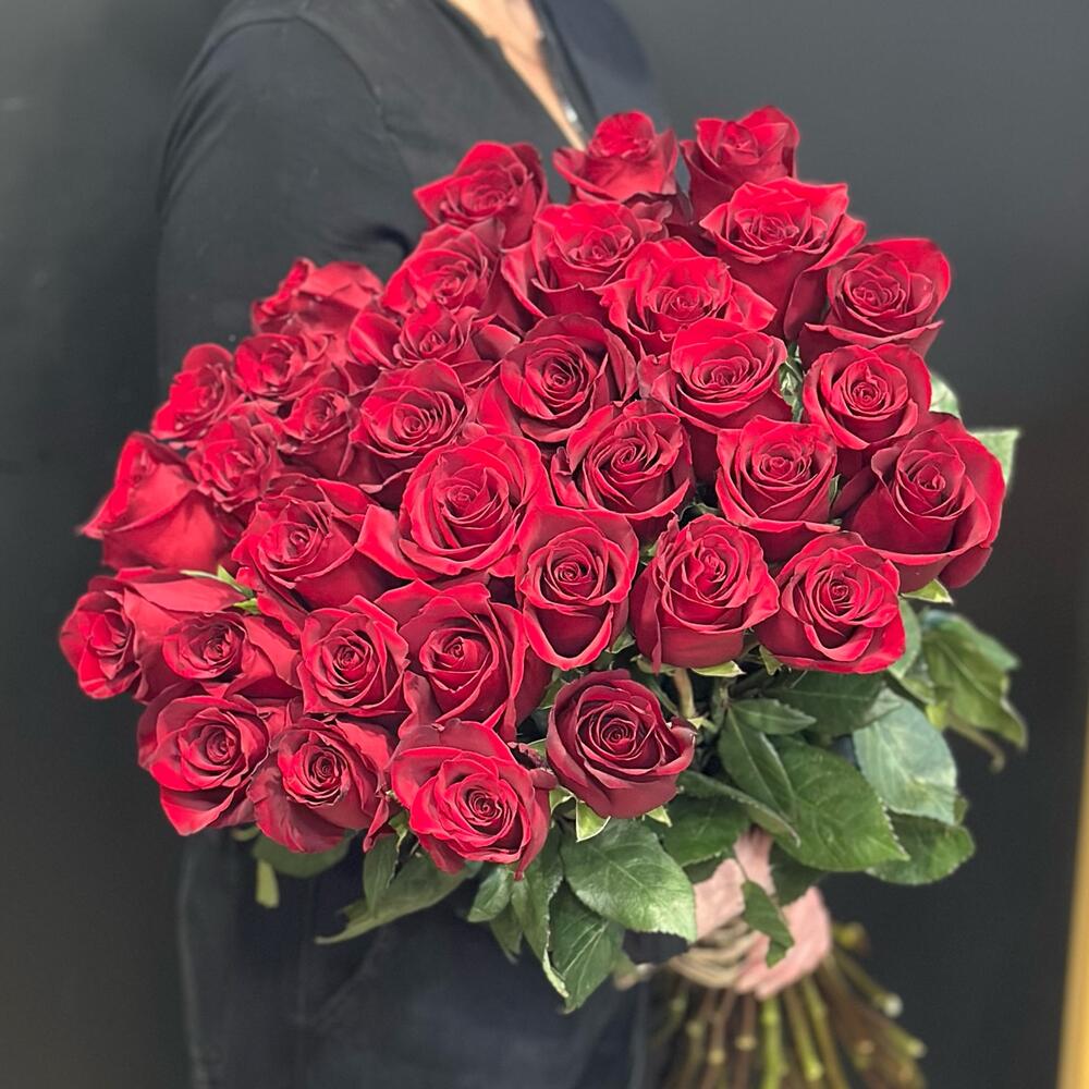 35 красных роз 🌹